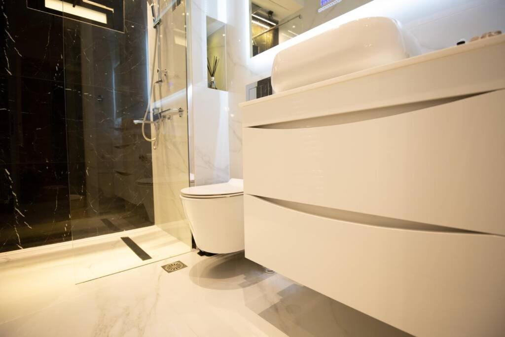 Ecostay-Serenity,Business Class Apartment By The Sea In Alimos Kalamaki Aten Exteriör bild